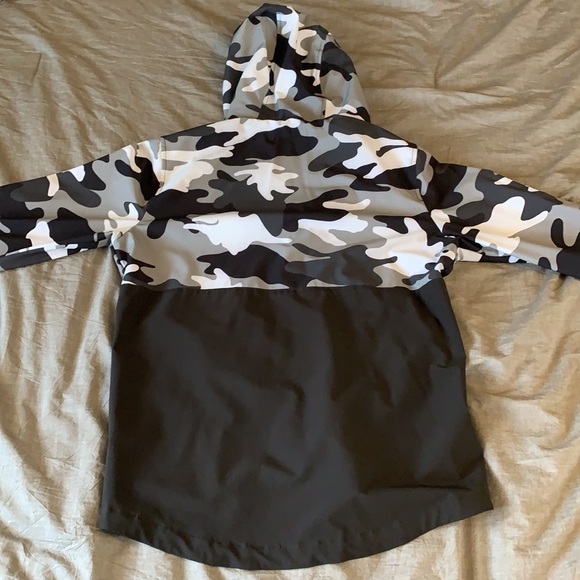 Camo Hollister Windbreaker / Rain Jacket - Picture 4 of 4
